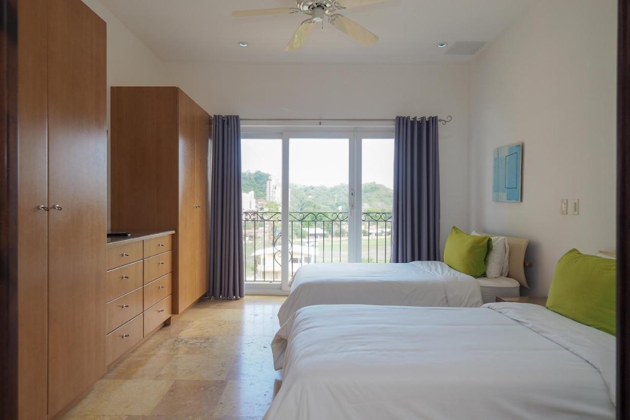 Ocean Terrace, Beachfront- A505 자코 외부 사진